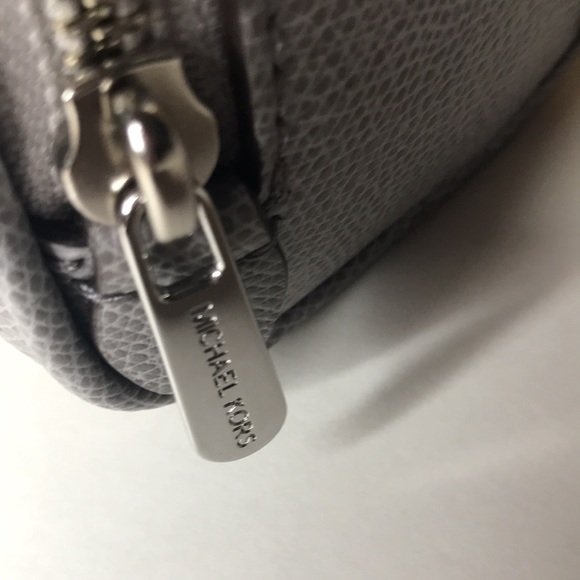New Michael Kors Crossbody Bag Pebble Gray NWOT - Picture 14 of 16